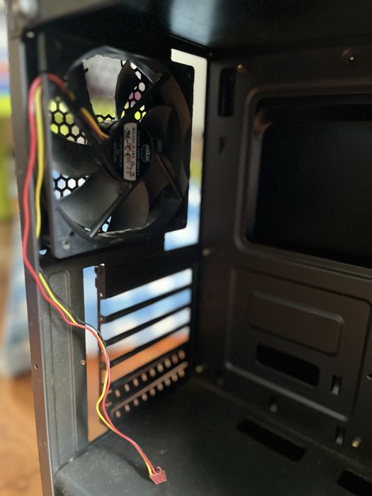 Caixa ASUS ROG com 4 ventoínhas