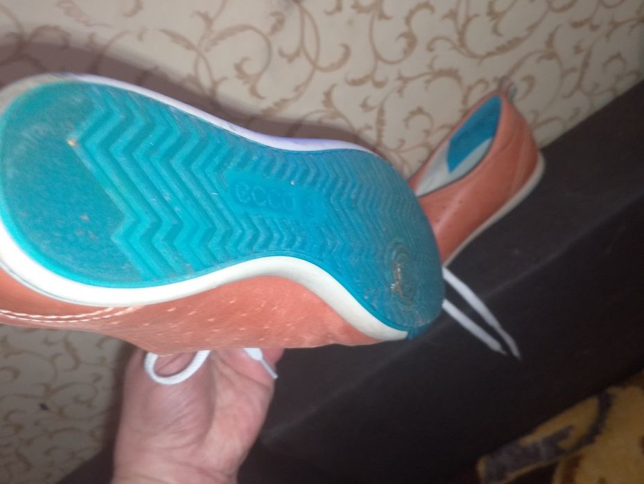 Жіночі натуральні шкіряні ECC Oна 40 р нові