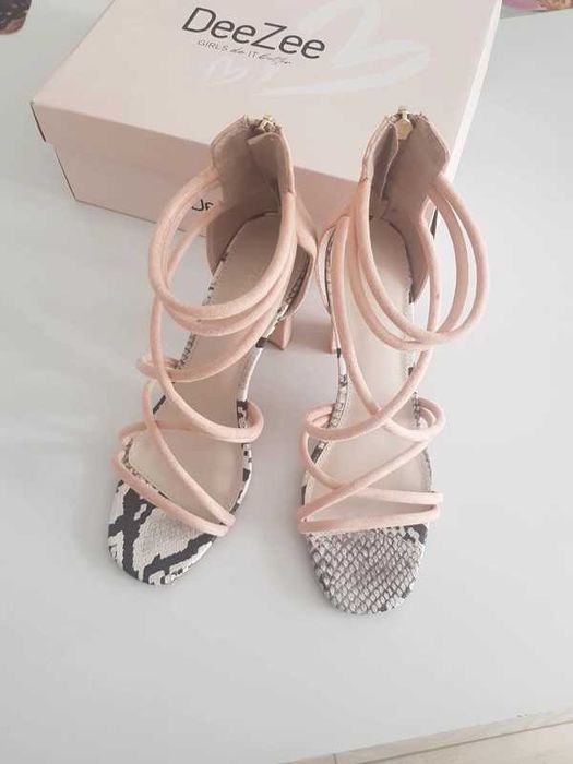 Buty na obcasie DeeZee 37 nowe bez metki
