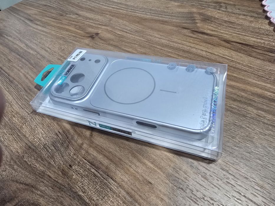 Capa de iphone 17 pro max prateado