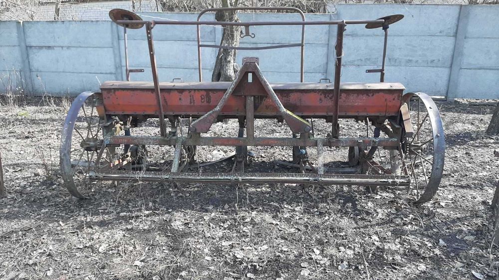 Сівалка  овочева для кукурудзи.