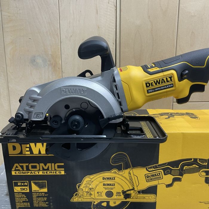 Акумуляторна циркулярна пила 115мм Dewalt DCS571 20V Max