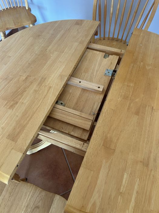 Mesa de refeição extensivel de 4 a 6 lugares