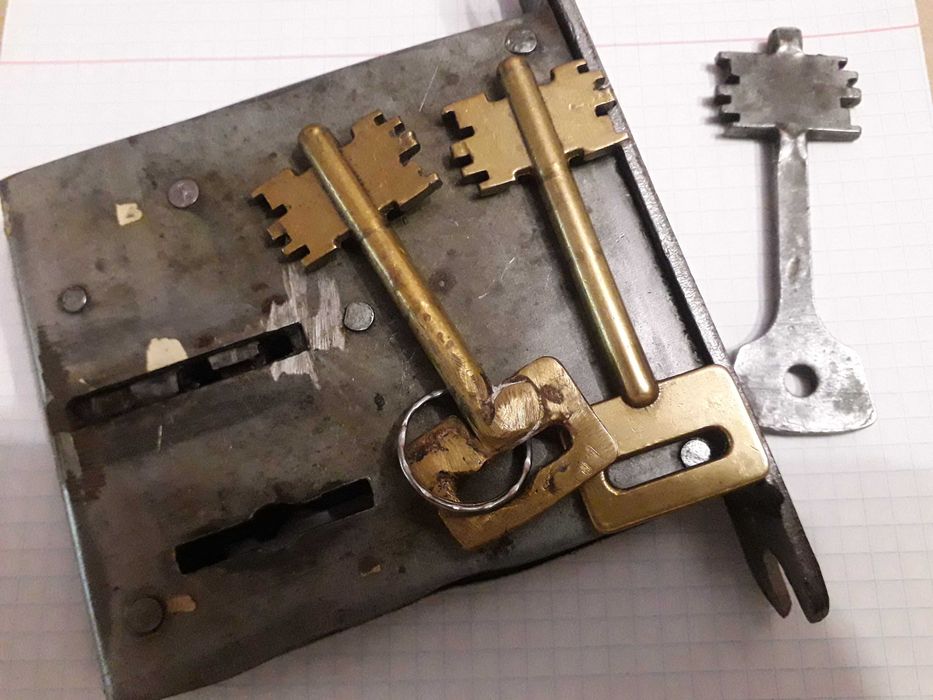 Замок гаражний дверной времен СССР