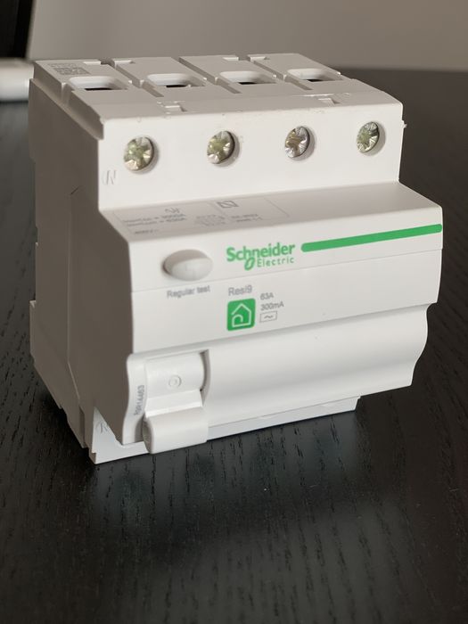 Schneider-  Resi9 63A 300mA 4P
