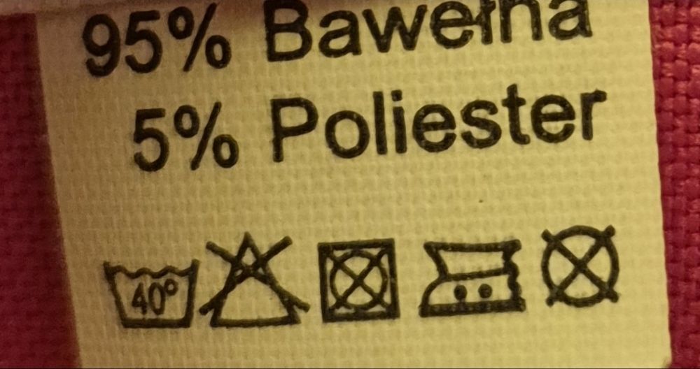 Śliczna, kobieca suknia z koronkami w rozmiarze 44