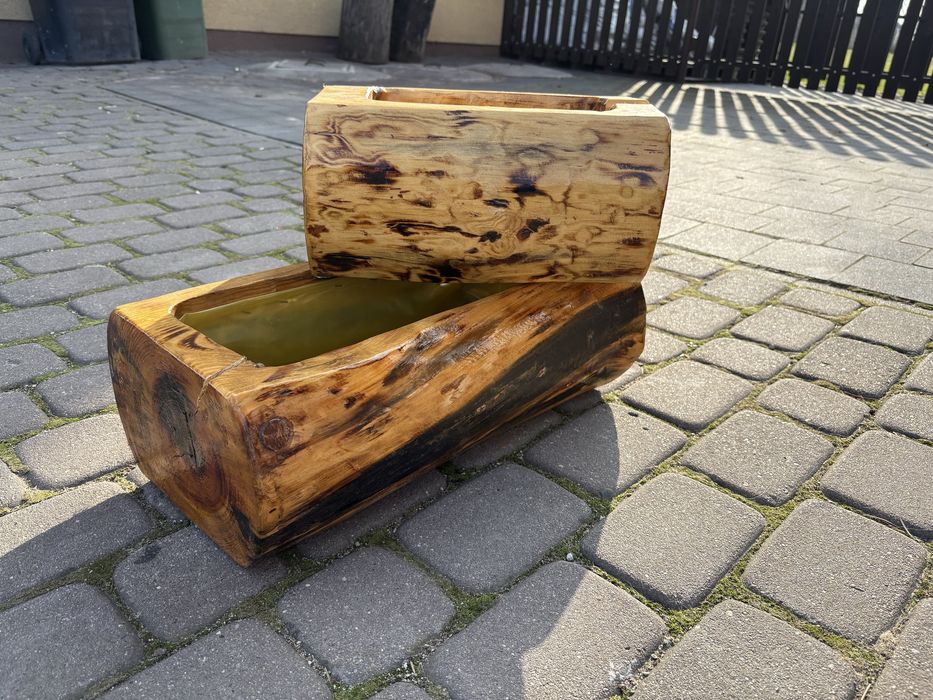 Drewniana donica na kwiaty