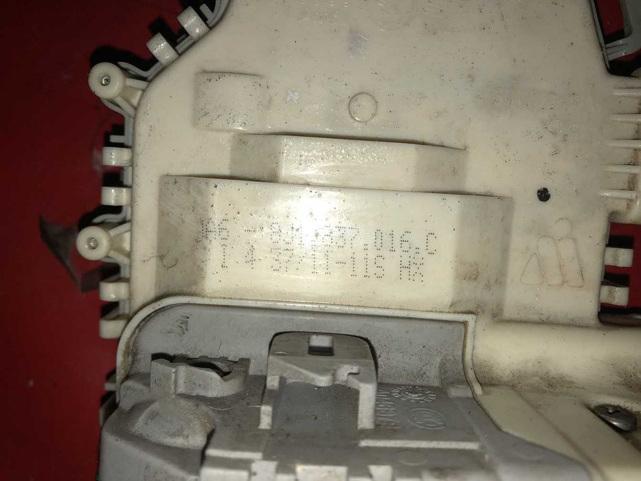 Замок дверей передньої правої Audi A6 4G C7  Седан 4 дв. 8J1837016C