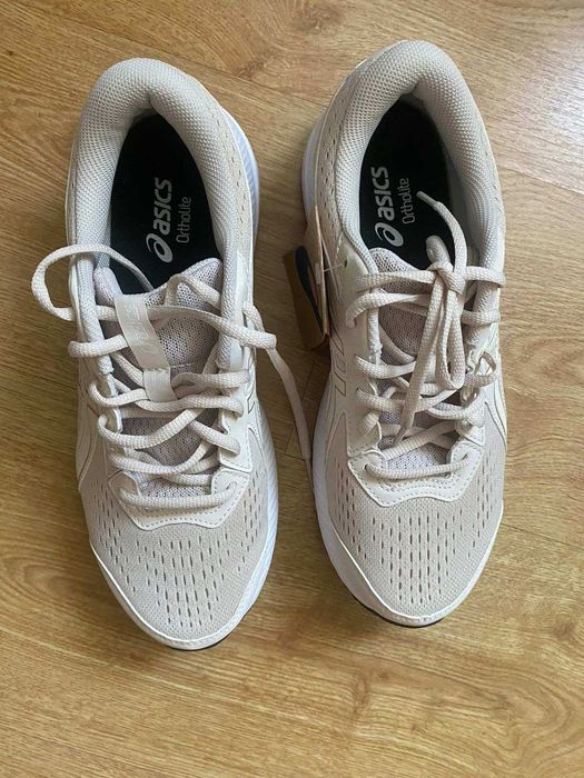 Кросівки Asics, жіночі 39 розмір