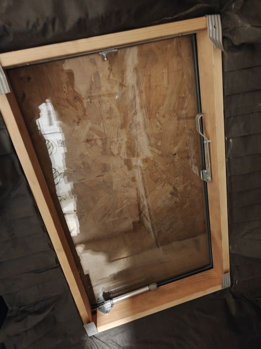 Wyłaz okno dachowe, stan bardzo dobry