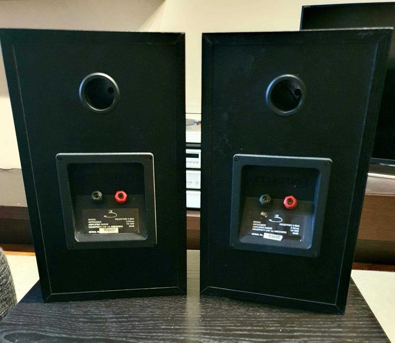 Програвач платівок Grundig, ресивер Yamaha, колонки Celestion, кабелі