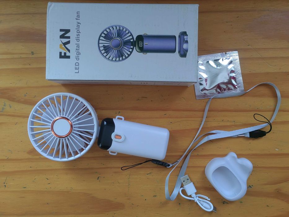 Mini Wiatrak 3w1 – biurkowy / ręczny / stojący