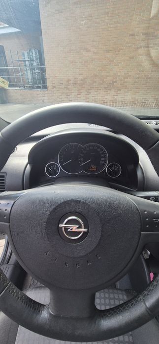 Opel Corsa C  ..