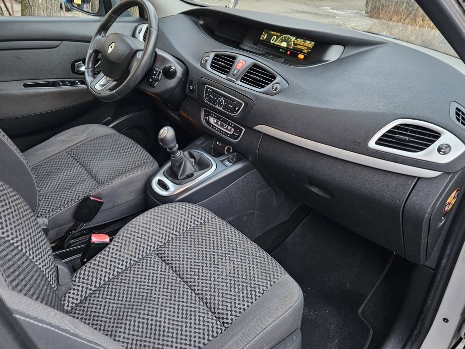 Renault Grand Scenik 2011r.