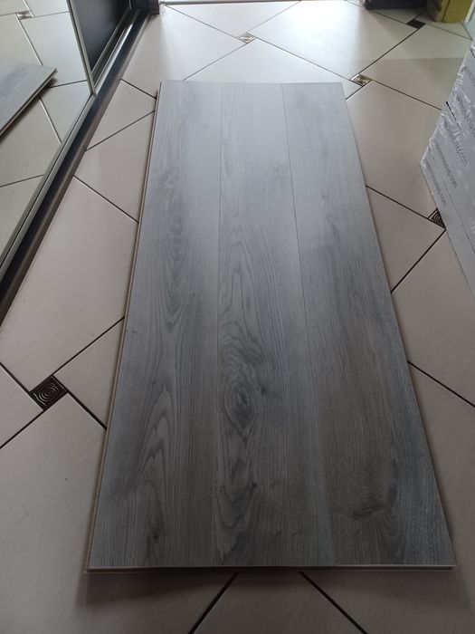 Nowe panele podłogowe  Kaindl ok 18m²