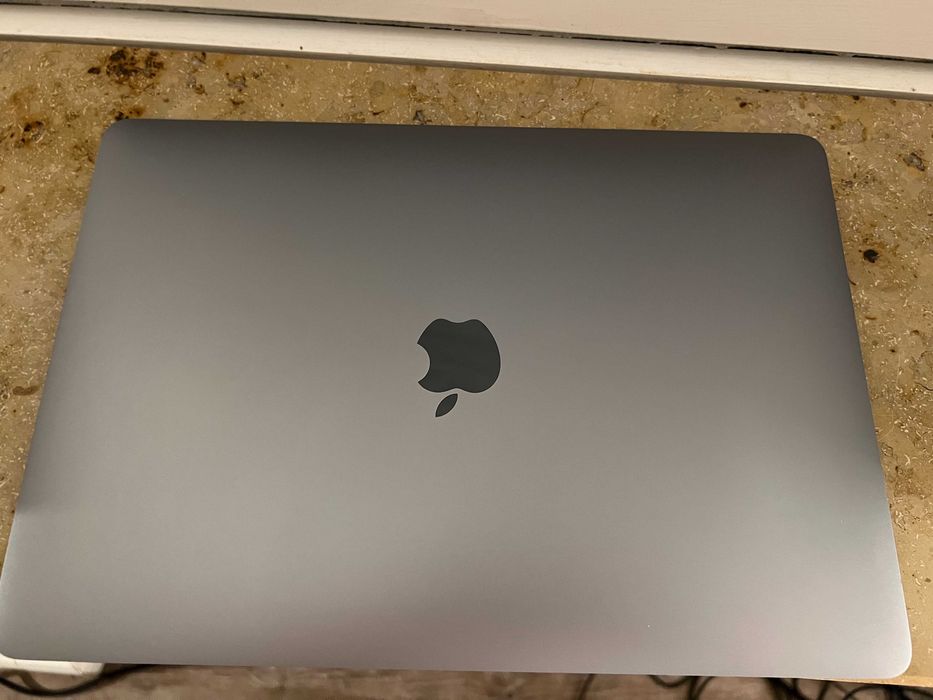Apple macbook pro 2019 Touchbar i5 8GB 128GB