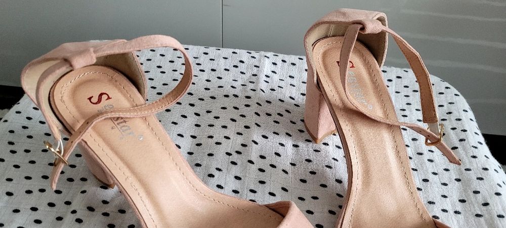 Buty z odkrytymi palcami na obcasie NOWE rozmiar 39
