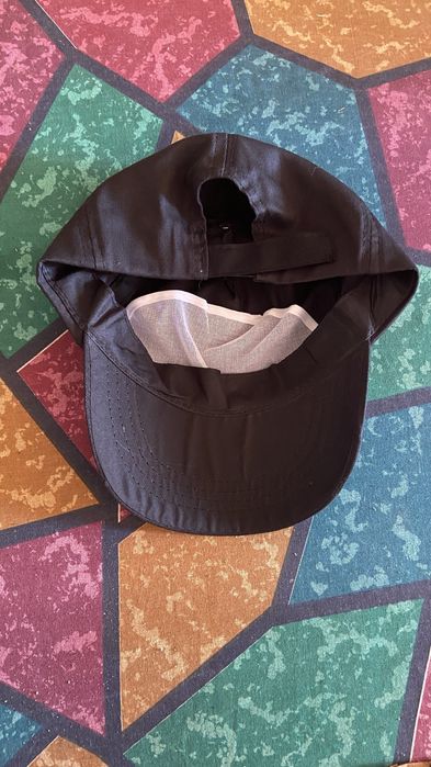 boné de beisebol preto