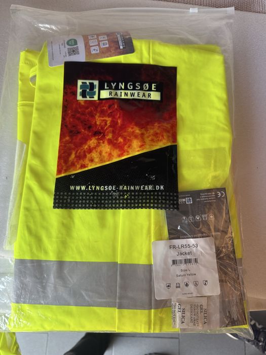 Fato impermeável, alta visiblidade e resistente a fogo