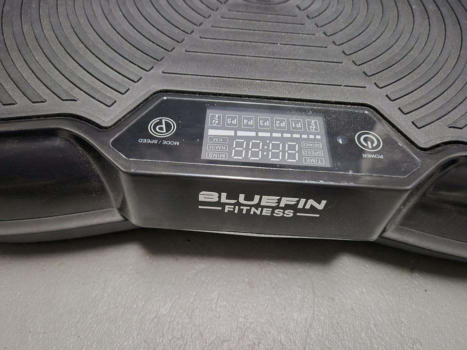 Plataforma de vibração ultra de Bluefin Fitness máquina de exercícios