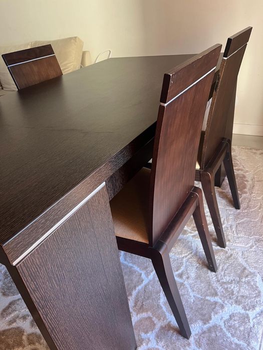 Mesa e 4 cadeiras em Madeira maciça
