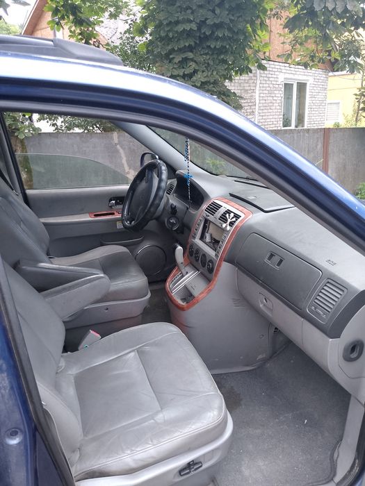 Запчастини Kia Carnival