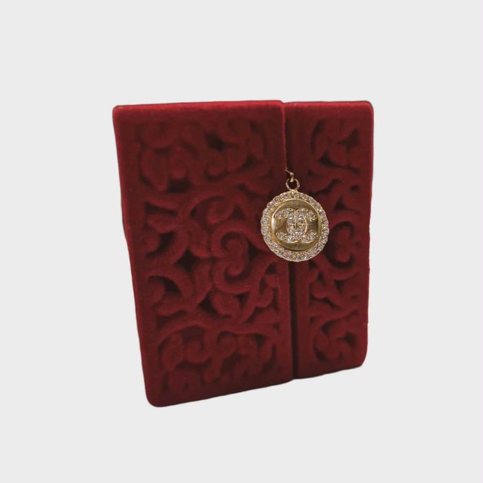 delikatna zawieszka "chanel" 585
