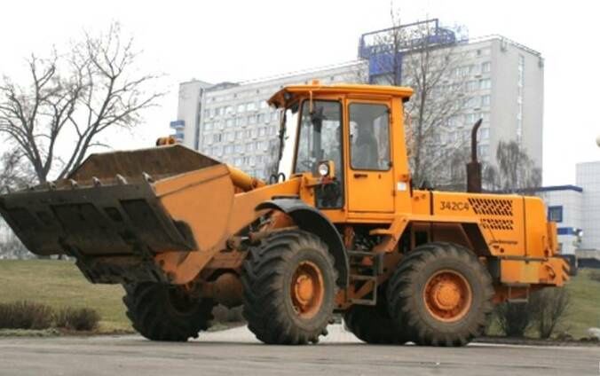 Трактор - погрузчик.2019год выпуска.