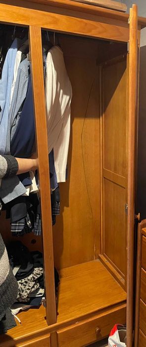 Roupeiro como novo em madeira