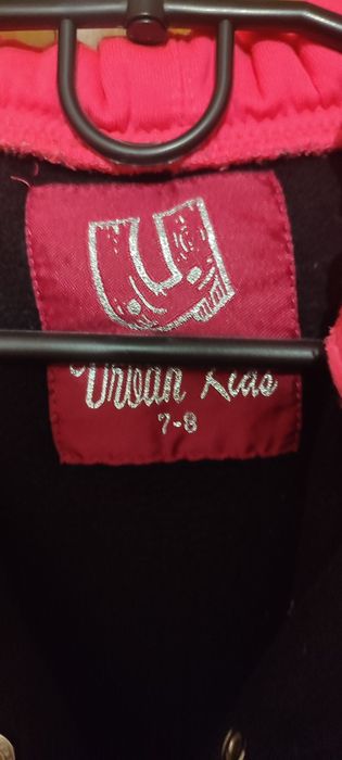 Кофта на дівчинку з  капюшоном на замочку