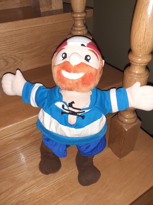 Boneco peluche pirata perna de pau