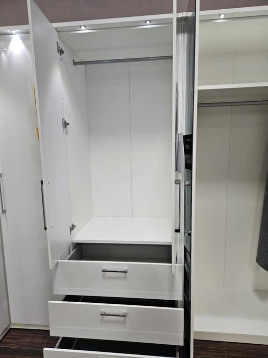 Po ekspozycyjna garderoba Optima / Helvetia