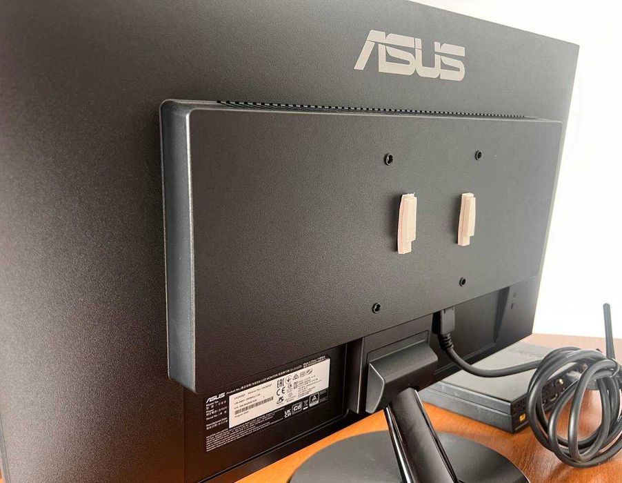 Комп'ютер LENOVO у комплекті