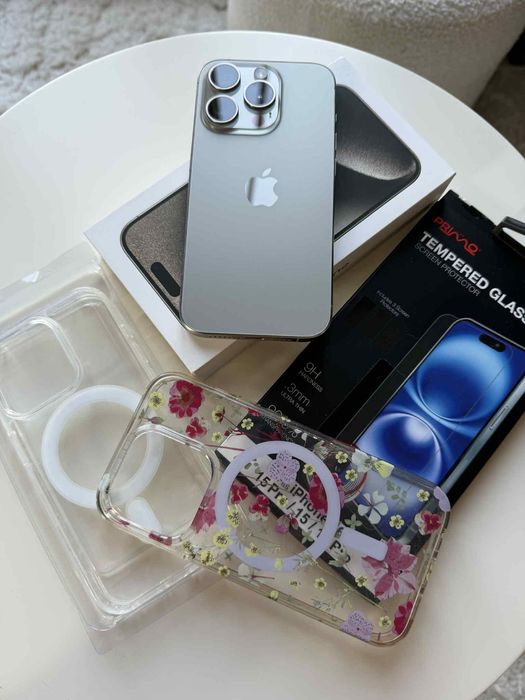 iPhone 15 pro 256gb natural titanium