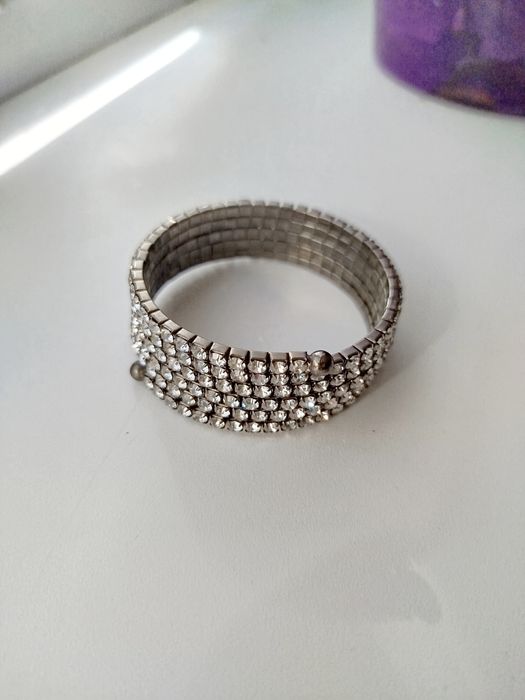 Браслет на руку з камінням