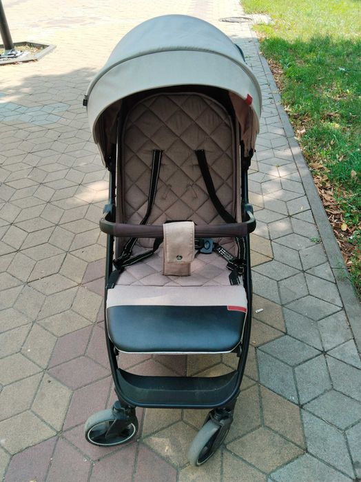 прогулянкова коляска Carrello Bravo