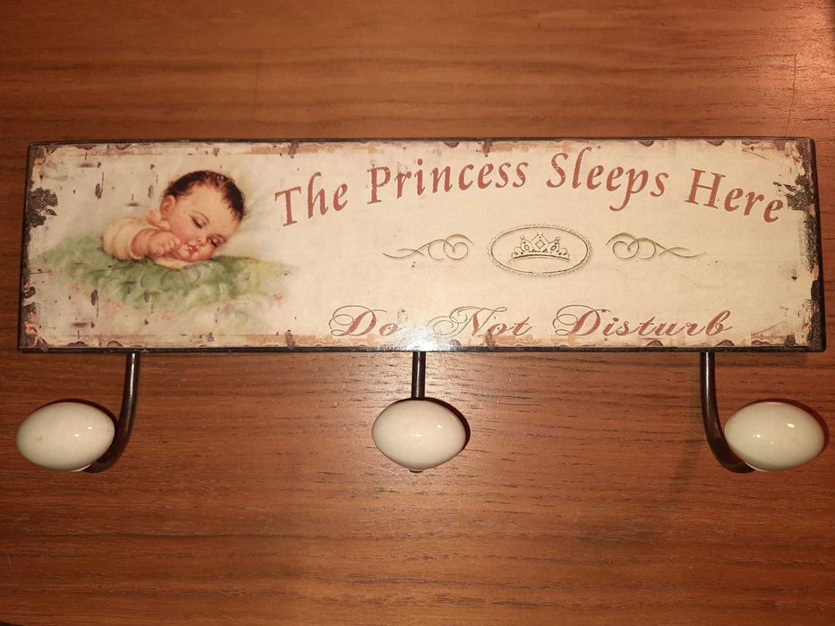 Cabide/bengaleiro p/ quarto de menina"The princess sleeps here". 8 eur