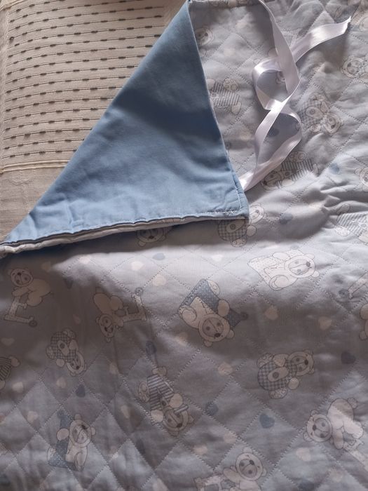 Conjunto edredom e protetor de grades para berço