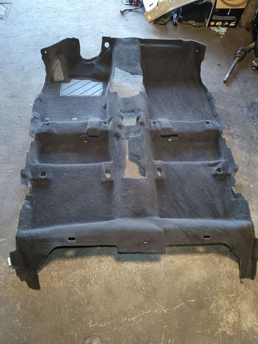 Dywan Nissan Qashqai II J11 oryginał Europa czarny