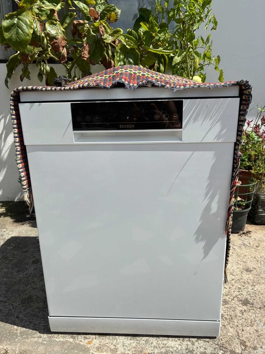 Maquina de lavar loiça com pouco uso
