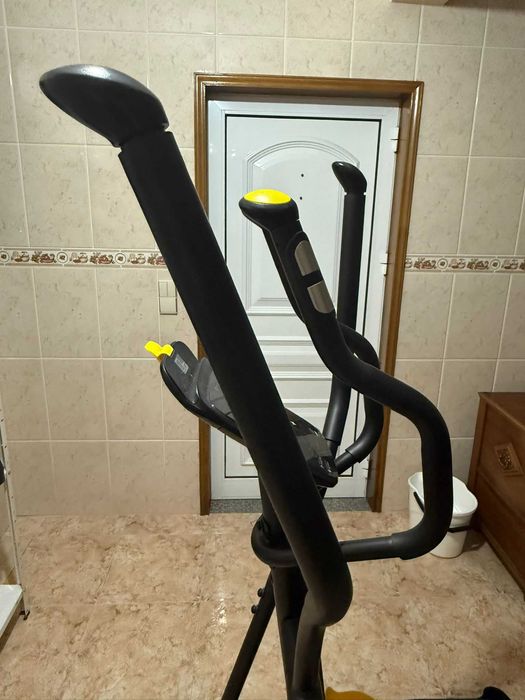 Máquina de exercício: Elíptica