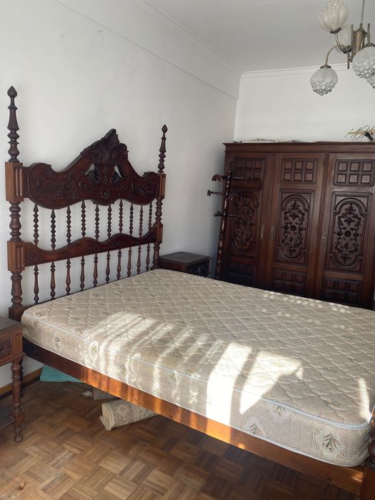 Mobília de quarto para desocupar vendo tudo por 100€