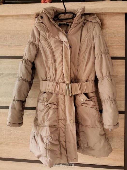 Beżowa zimowa kurtka