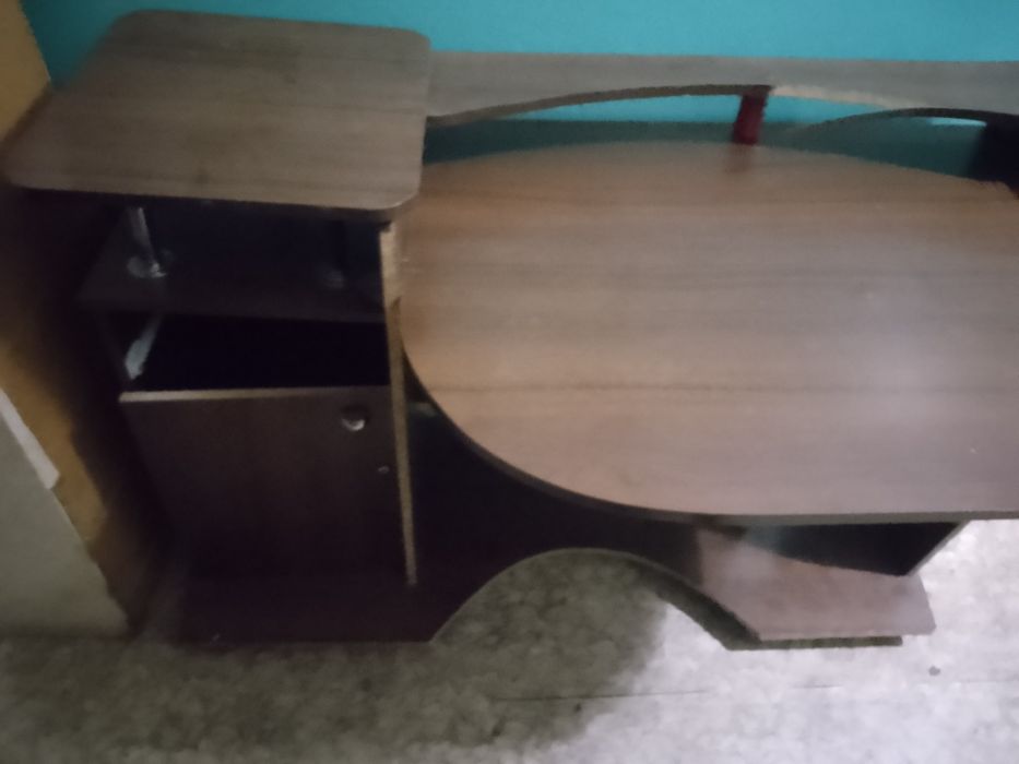 Стіл повністю цілий тільки 1 нюанс на фото