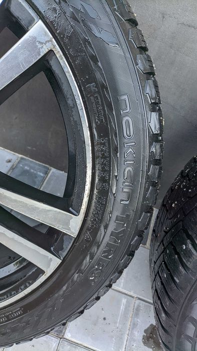 Зимова шипована резина Nokian Hakkapeliitta 275/45/20