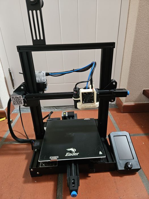 Creality Ender 3 V2 - Impressora 3D