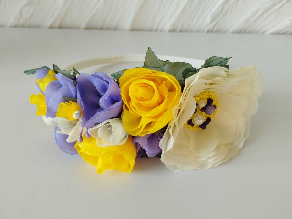 Обруч ручної роботи, квіти виготовлені  з тканини