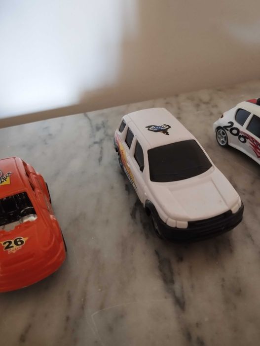 Lote de carros colecionáveis.