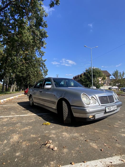 Mercedes - Benz E- Class  W 210 1999 року