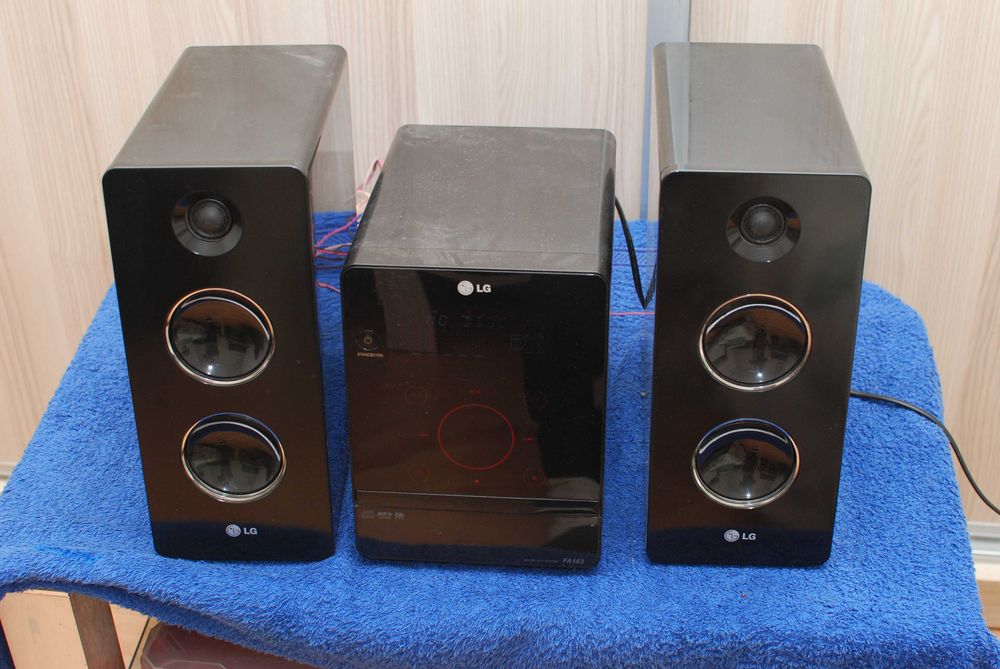 Wieża LG FA 162 ,USB,CD/MP3 Radio z kolumnami